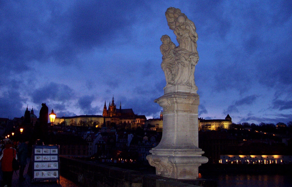 Prask sochy na vltavskm nbe - Horydoly.cz 