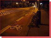 Praha, Záběhlická ulice s cyklopruhem, o půlnoci 