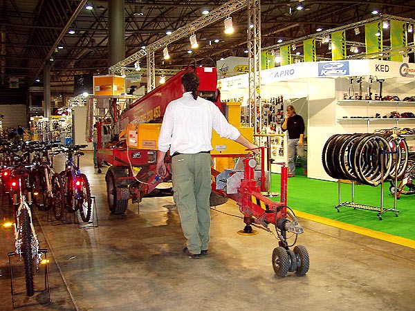 Sport Life 2004, expozice kol a cyklistickho vybaven