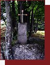 Od kříže nad Pohořím vede cesta k českému prameni  Lužnice