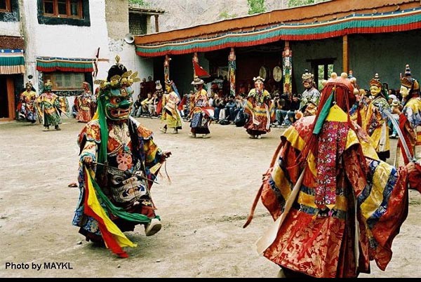 Tibet, tanec lm