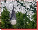 Tauplitzalm, kostelík kopíruje tvar nedalekého štítu Sturzhahn 