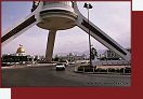 Centrum metropole Agabd, nahoe na konstrukci stoj zlat prezident a stle se ot ke slunci. Monumentu proto pezdvaj mstn lid gril.