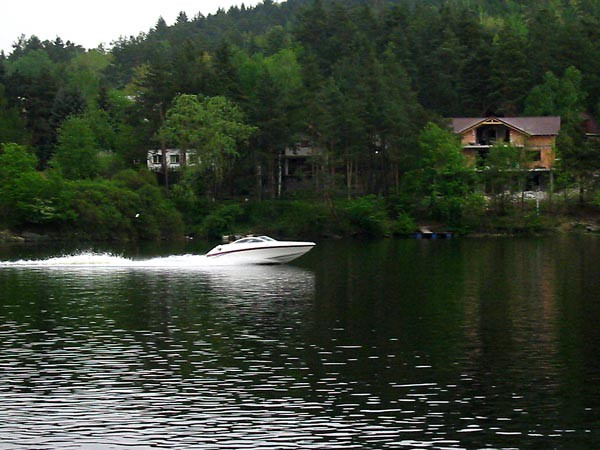 Vltava, Slapy, dn motorovch lun