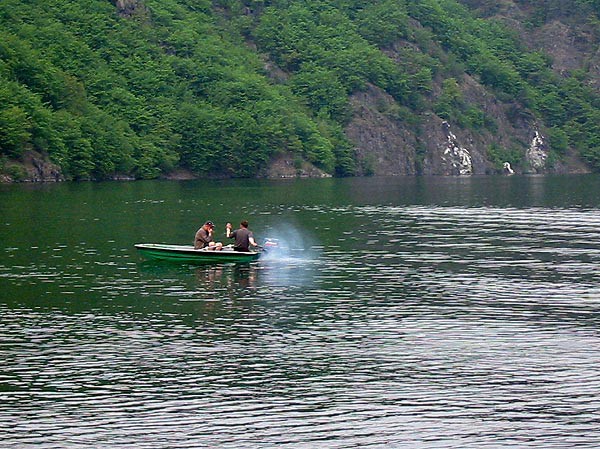 Vltava, Slapy, dn motorovch lun