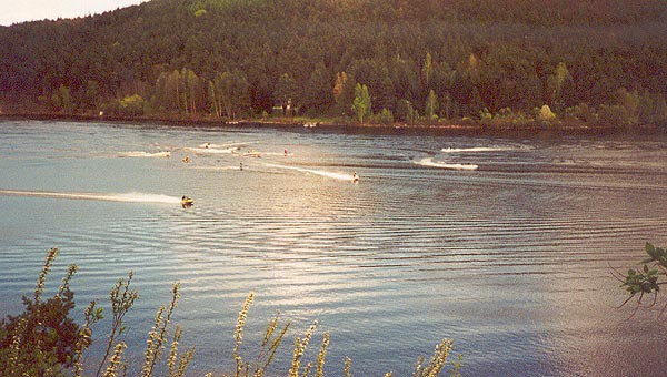 Vltava, Slapy, dn motorovch lun