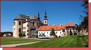 Vyfo projekt! Litomyl, Zmeck nvr. 5. ervence ve 14 hodin dolo k symbolickmu pedn jedencti kl od objekt na zmeckm nvr, kter jsou pipraveny k revitalizaci, zstupcm firmy Hochtief CZ a. s. Na rekonstrukci se pipravuj tyto objekty: I. ndvo, zmeck pivovar, konrna, jzdrna, horn ndvo, korovna, stj, park, piaristick kolej, piaristick kostel a pedzm. 