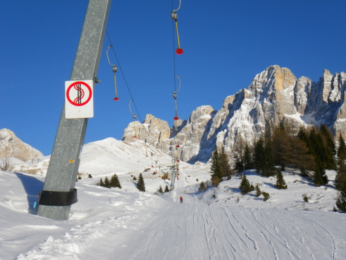 Dolomiti, skiareál Passo Rolle.
