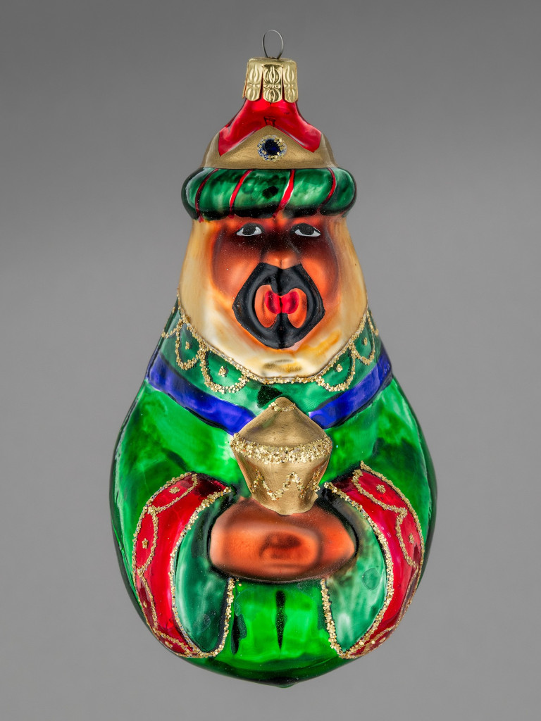 Foukanou vánoční ozdobu Melichar designovala 1996 Design Tracy Larsen pro Hallmark, výroba Jablonex.