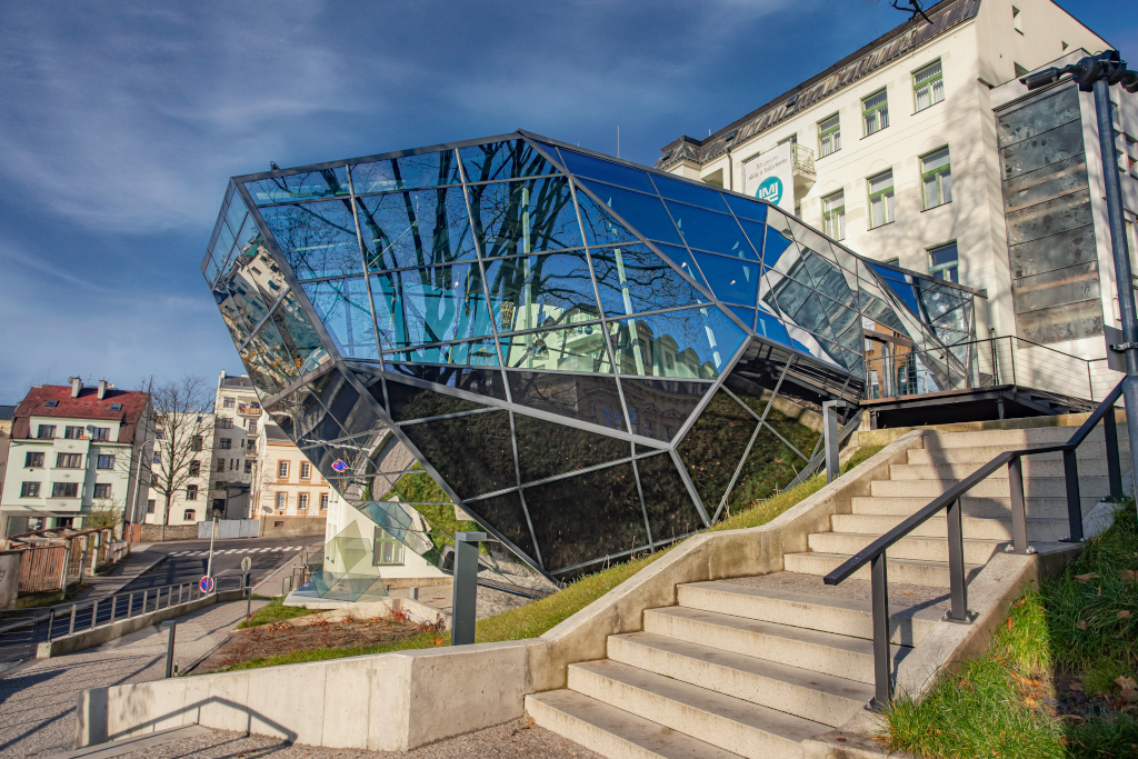 Státní muzeum skla a bižuterie v Jablonci nad Nisou.