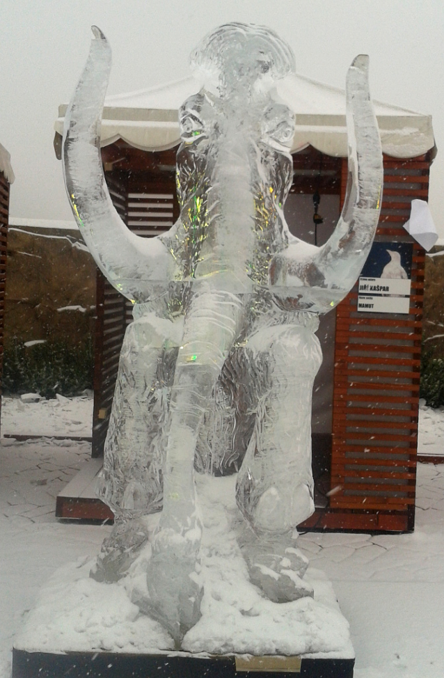 Zima končí, ledové sochy roztály