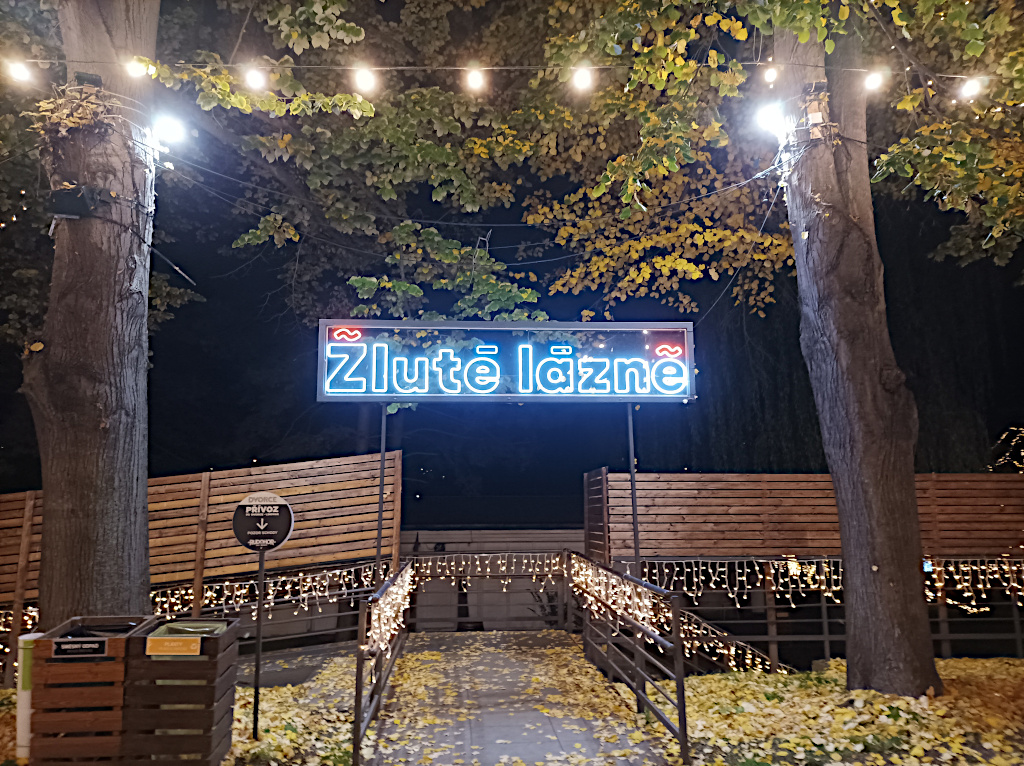 Žluté lázně Praha.