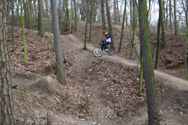 Hostík: dirt, jump a trail