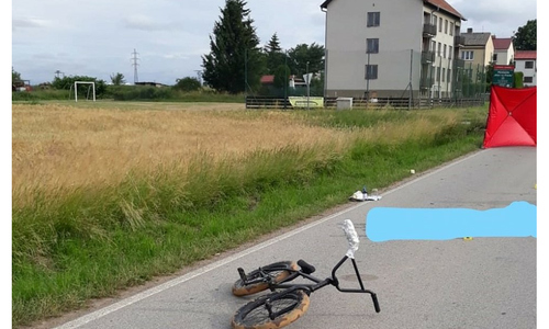 Řidič zabil cyklistu u Senožat a ujel 