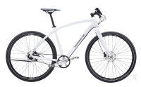 Stará cyklistka upadla pod couvající kamion
