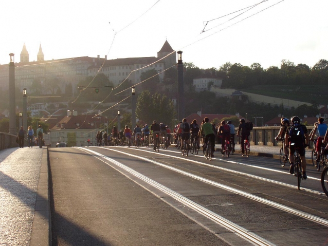 Ulice na chvíli patřily cyklistům