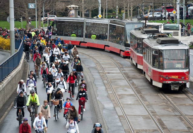 Do Prahy vyjelo na kole 2500 lidí