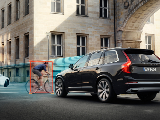 POC a Volvo vyvinuly crash test cyklisty s automobilem