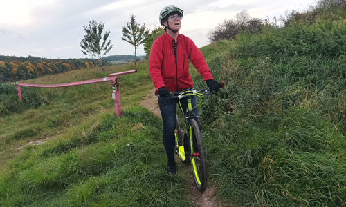 Přes Koněprusy na koloběžce Přes Koněprusy na koloběžce