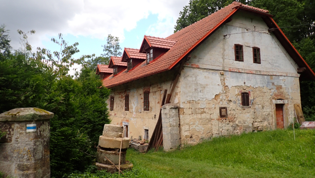 Na koloběžkách z Hrubé Skály do Bakova: poslední koupání v srdci Českého ráje