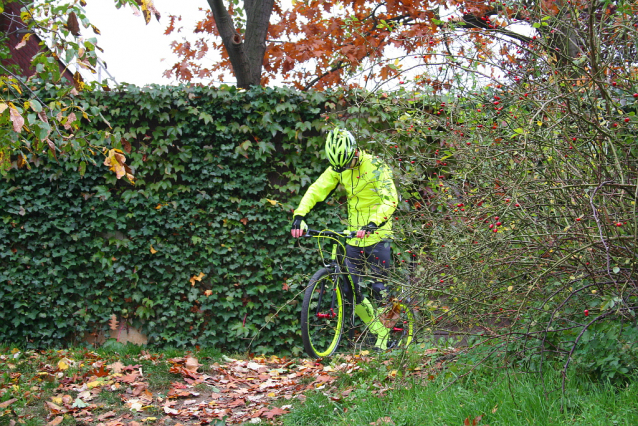 TEST Cyklistická a koloběžkářská bunda Crussis Softshell 