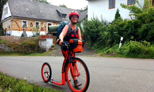 Z Nedvězí do Neratovic, z Kokořínska do Polabí, na koloběžkách Z Nedvězí do Neratovic, z Kokořínska do Polabí, na koloběžkách