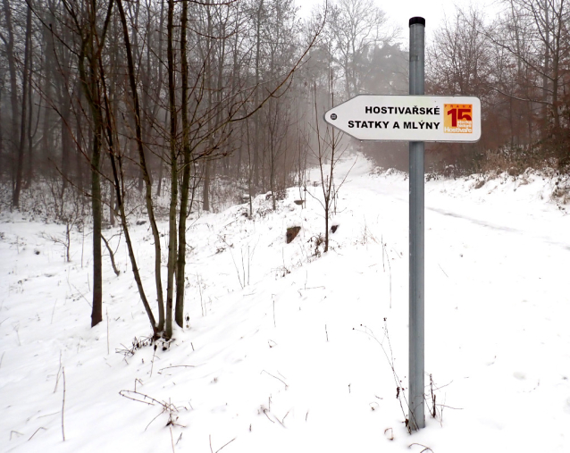 Hostivařská přehrada za oblevy: brusle a koloběžka