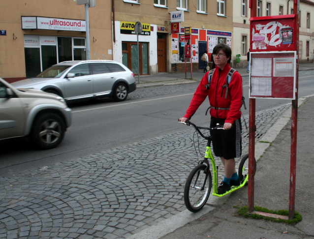 TEST Koloběžka Kostka Hill