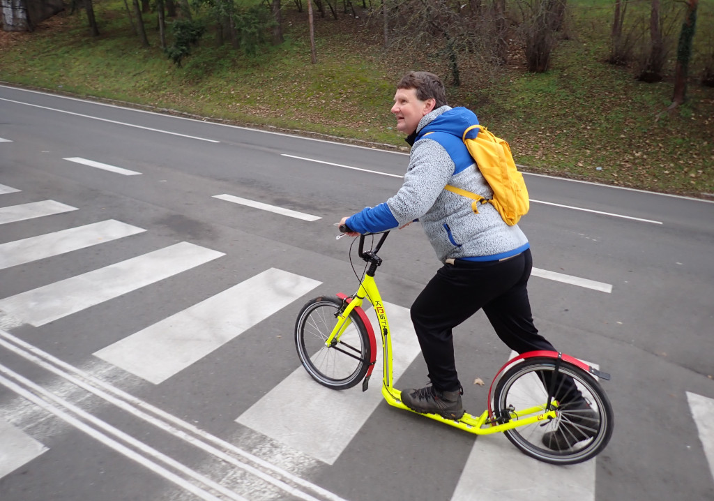 Bundy Columbia Arctic Crest Sherpa (navrch) a Columbia Arctic Crest Hybrid Full (uvnitř) a koloběžka Kostka Twenty.