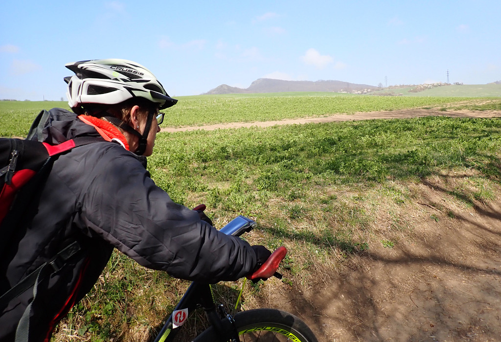 Na koloběžce proti proudu Pokratického potoka.