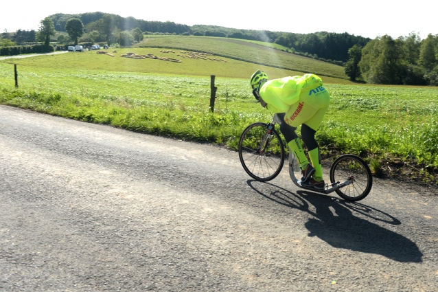 Šest jede mužů Tour de France. Na koloběžkách!