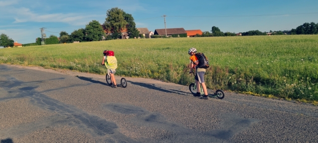 Třídenní putování dětského oddílu Poutníci: jedeme na koloběžkách Yedoo a spíme v hamakách