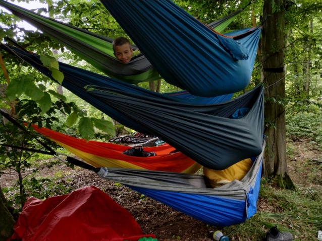 Třídenní putování dětského oddílu Poutníci: jedeme na koloběžkách Yedoo a spíme v hamakách