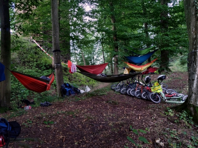 Třídenní putování dětského oddílu Poutníci: jedeme na koloběžkách Yedoo a spíme v hamakách