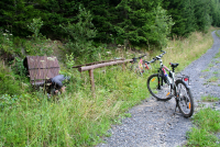 Cyklista na elektrokole nezvládl řízení a zabil se pádem do potoka