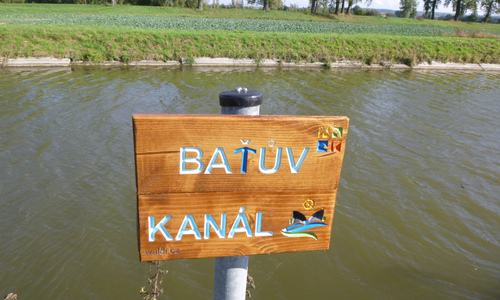 Baťův kanál na kánoi Baťův kanál na kánoi