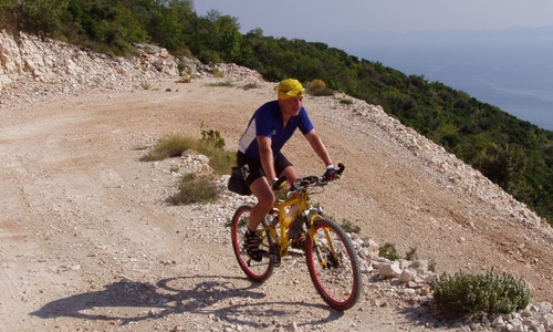 Turistický byznys bez piety Turistický byznys bez piety