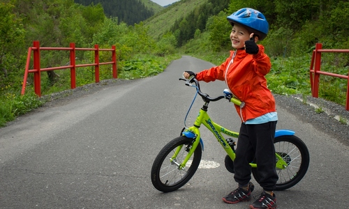 Jánskou dolinou na bicykli Jánskou dolinou na bicykli