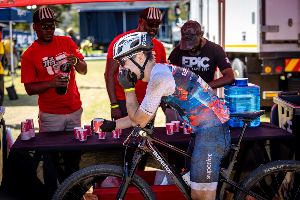 Cape Epic. Občerstvení v 6. etapě.