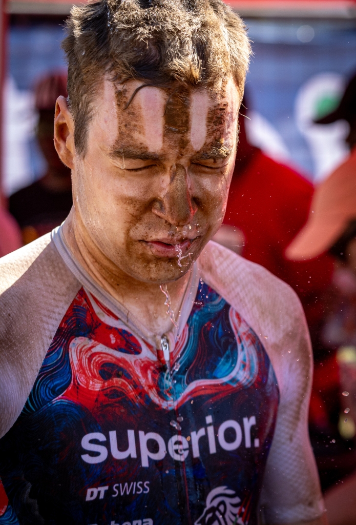 V cíli 1. etapy Cape Epic.