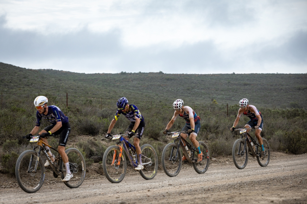 Cape Epic, 2. etapa po prašných cestách.