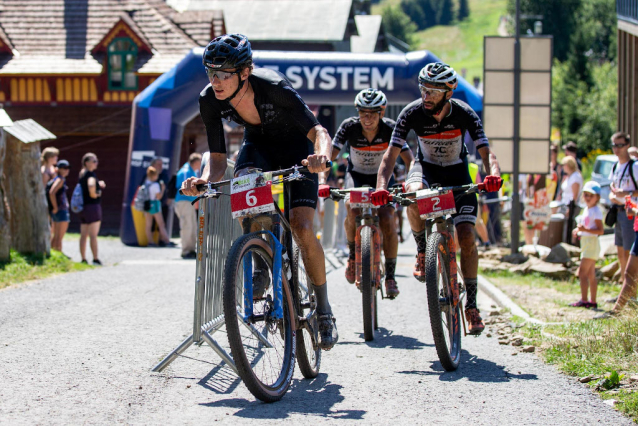 Šest Italů nahánělo českého cyklistu při Bike Čeladná, ale vítězství zůstalo doma