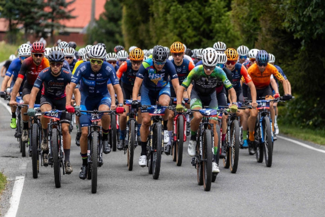 Bike Čeladná vyhrál způsobem start-cíl Rakus, ženy ovládla Tvarůžková