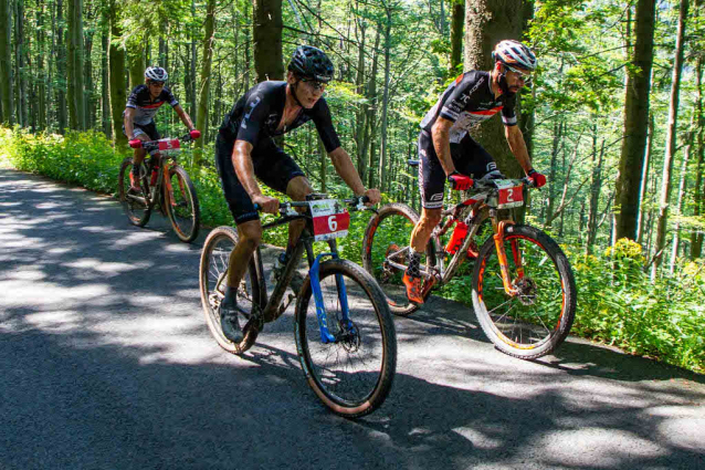 Šest Italů nahánělo českého cyklistu při Bike Čeladná, ale vítězství zůstalo doma