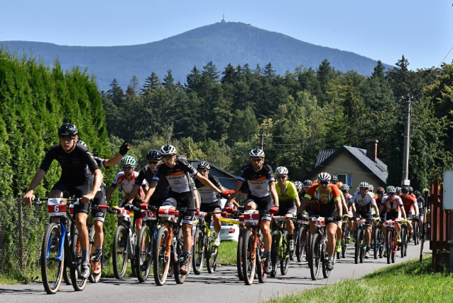 Šest Italů nahánělo českého cyklistu při Bike Čeladná, ale vítězství zůstalo doma