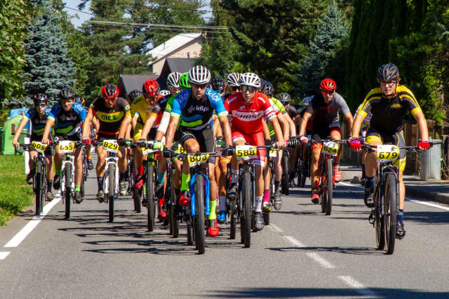 Šest Italů nahánělo českého cyklistu při Bike Čeladná, ale vítězství zůstalo doma