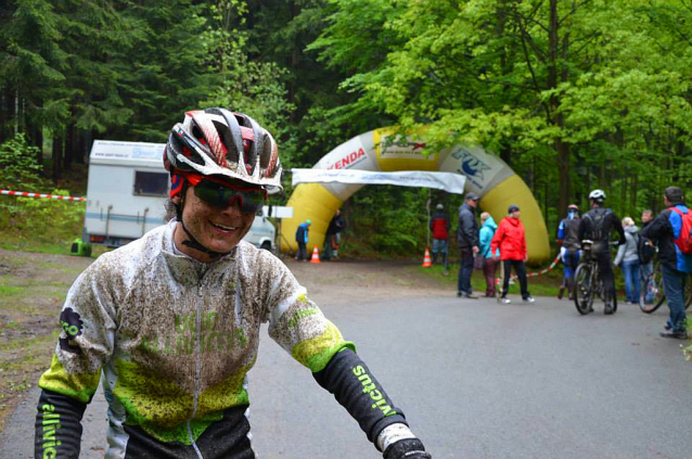 Bikemaraton Prachatice vyhráli promočení Hruška a Cesnaková