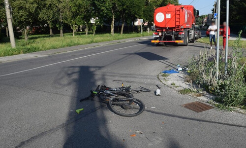 Kropicí vůz přejel cyklistu v Bratislavě Kropicí vůz přejel cyklistu v Bratislavě