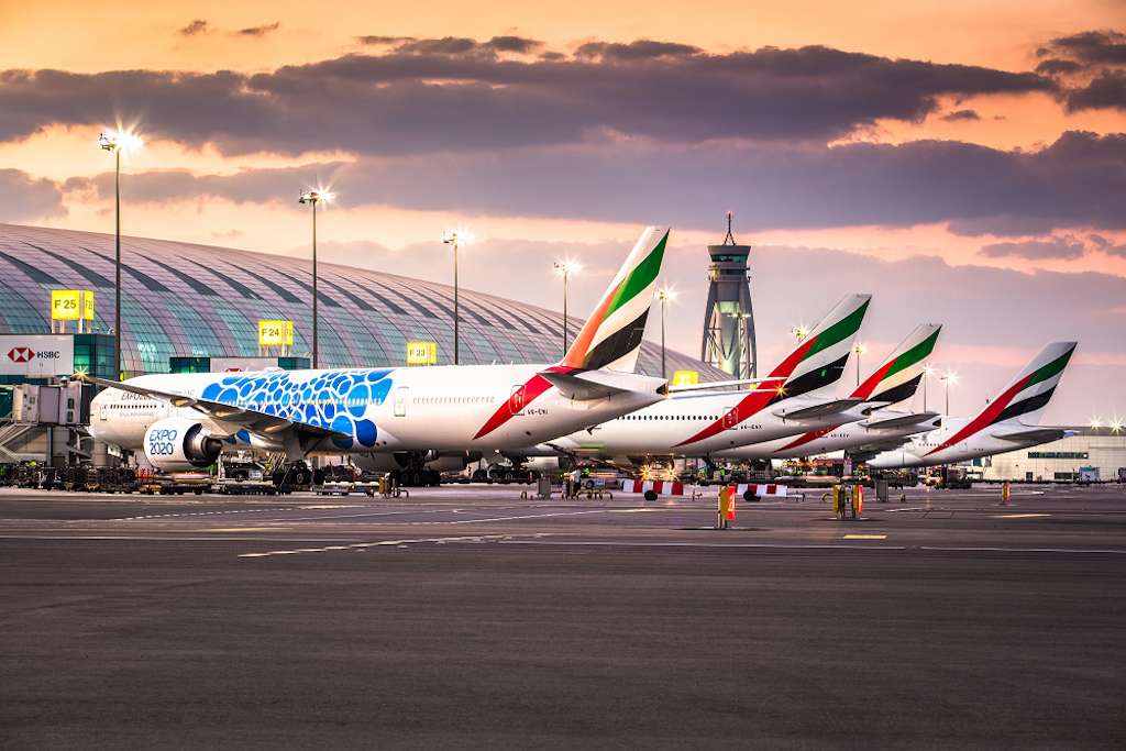 Arabská letadla na letišti v Dubai.