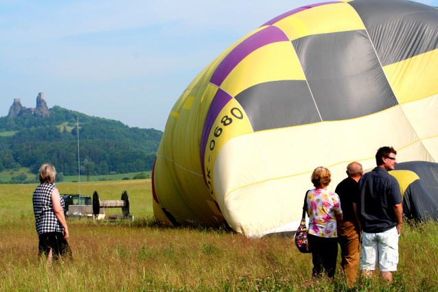 Balón letí nad Českým rájem